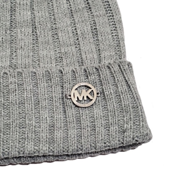 NWT -Michael Kors Grey Pom Pom Knit Beanie - Picture 4 of 11